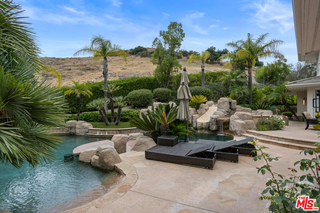 Westlake Village, California 91361, United States, 5 Bedrooms Bedrooms, ,6 BathroomsBathrooms,Residential,Active,217986