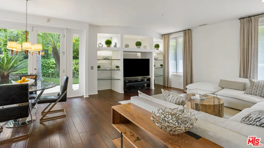 Westlake Village, California 91361, United States, 5 Bedrooms Bedrooms, ,6 BathroomsBathrooms,Residential,Active,217986