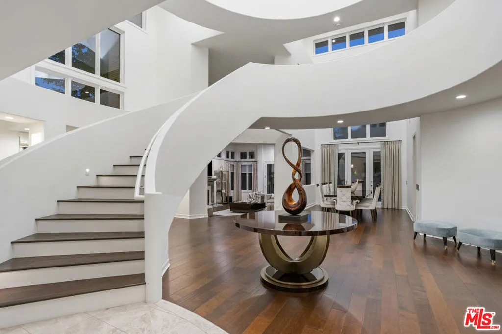 Westlake Village, California 91361, United States, 5 Bedrooms Bedrooms, ,6 BathroomsBathrooms,Residential,Active,217986