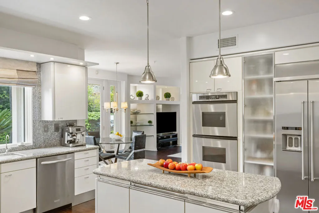 Westlake Village, California 91361, United States, 5 Bedrooms Bedrooms, ,6 BathroomsBathrooms,Residential,Active,217986