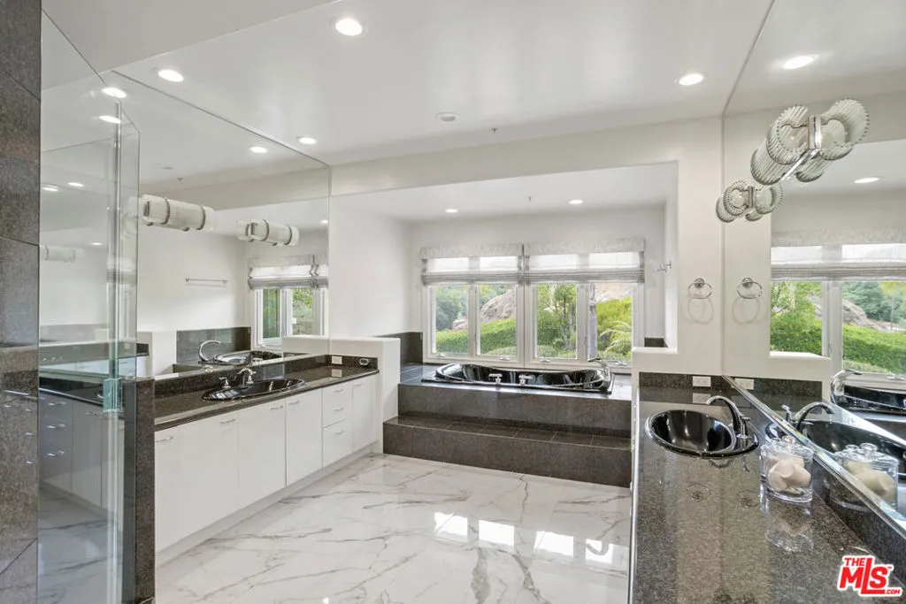 Westlake Village, California 91361, United States, 5 Bedrooms Bedrooms, ,6 BathroomsBathrooms,Residential,Active,217986