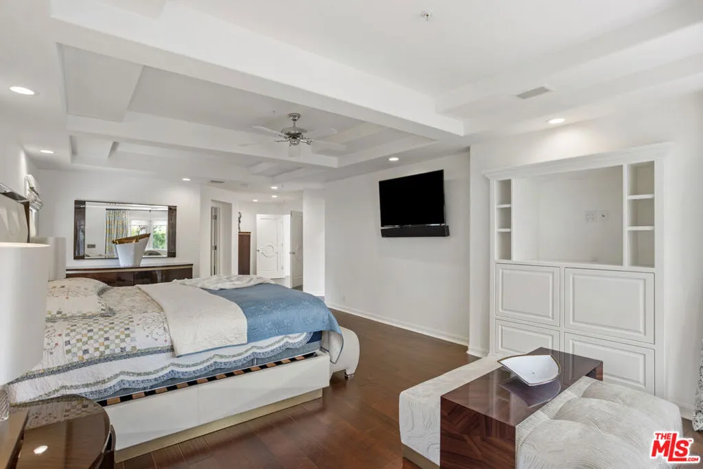 Westlake Village, California 91361, United States, 5 Bedrooms Bedrooms, ,6 BathroomsBathrooms,Residential,Active,217986