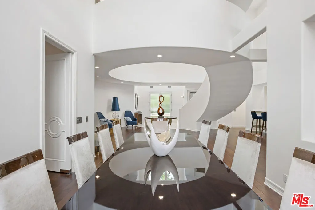 Westlake Village, California 91361, United States, 5 Bedrooms Bedrooms, ,6 BathroomsBathrooms,Residential,Active,217986