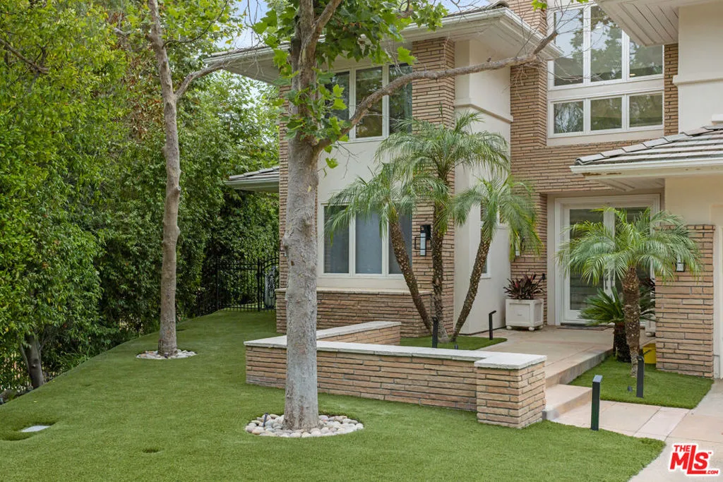 Westlake Village, California 91361, United States, 5 Bedrooms Bedrooms, ,6 BathroomsBathrooms,Residential,Active,217986