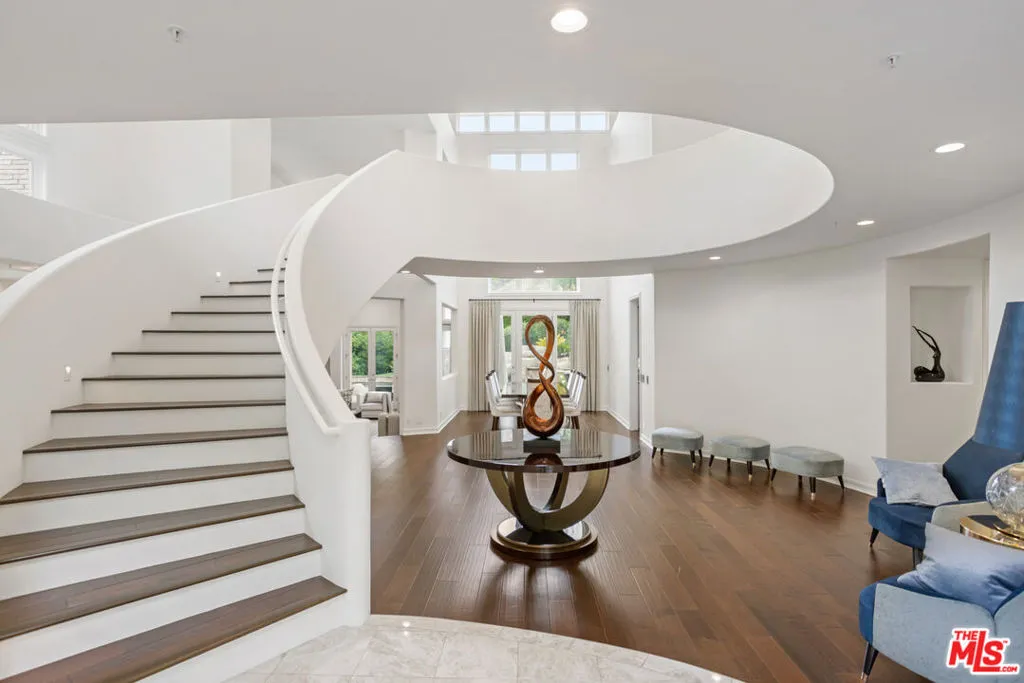 Westlake Village, California 91361, United States, 5 Bedrooms Bedrooms, ,6 BathroomsBathrooms,Residential,Active,217986