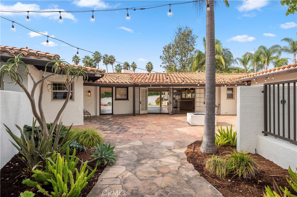 1596 SE Skyline Drive