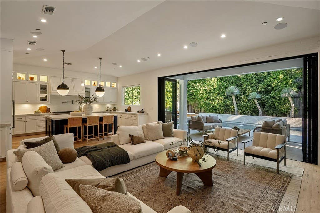 Photo of 16130 Otsego Street, Encino, CA 91436 (MLS # SR26144396)