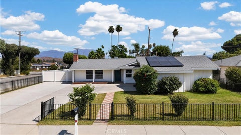 Photo of 298 Terry Lane Ln, Hemet, CA 92544 (MLS # CV26208313)