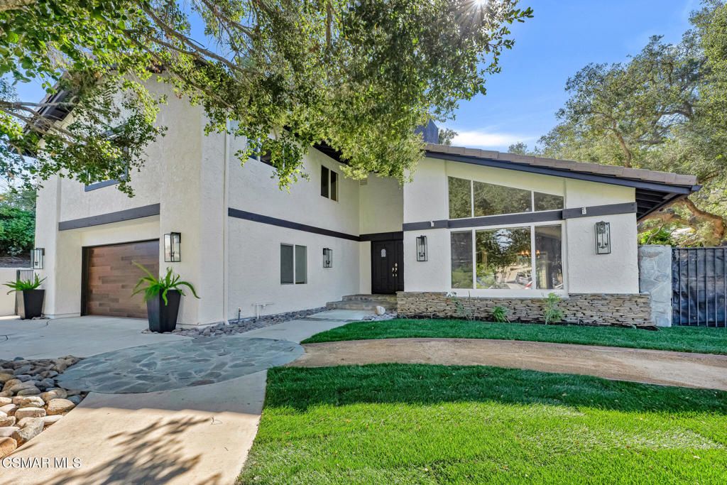 Photo of 790 Spring Wood Street, Thousand Oaks, CA 91320 (MLS # 226000465)