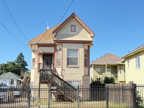 Photo of 2841 Filbert Street, Oakland, CA 94608 (MLS # ML82026499)