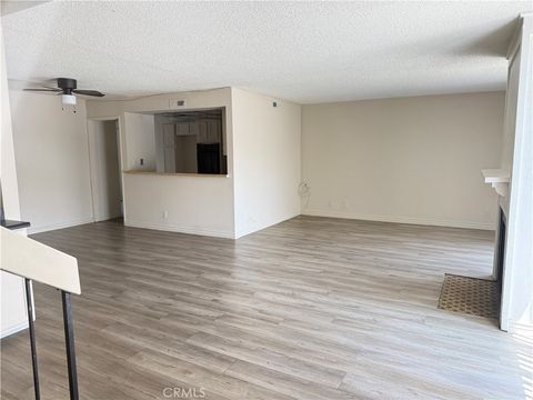 Photo of 8341 De Soto AVE #5, Canoga Park, CA 91304 (MLS # SR26140034)