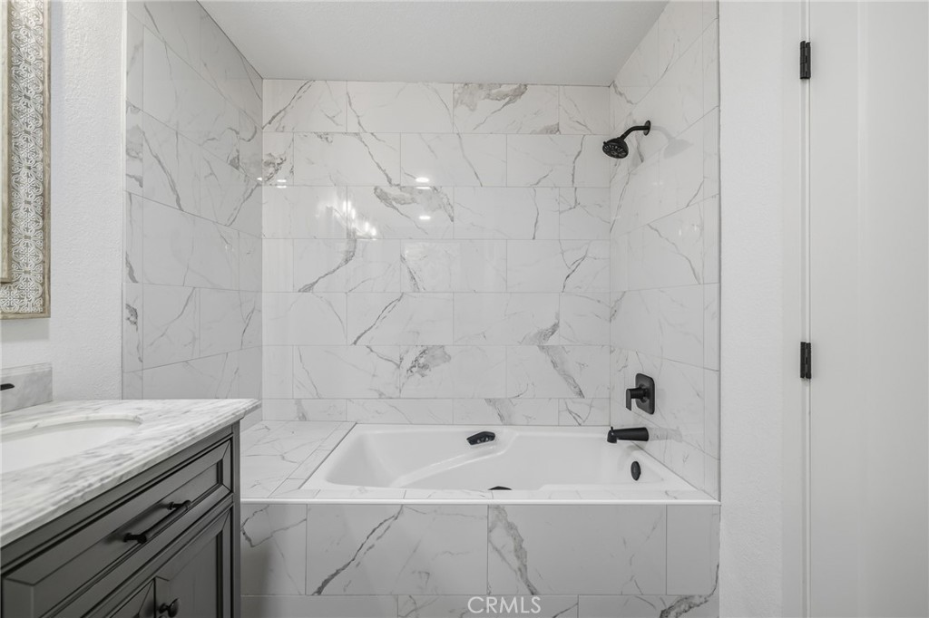 Vista Valencia (VVAL) - Residential