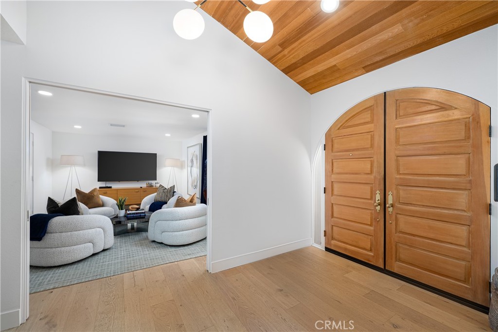 228 W Kavenish Drive W