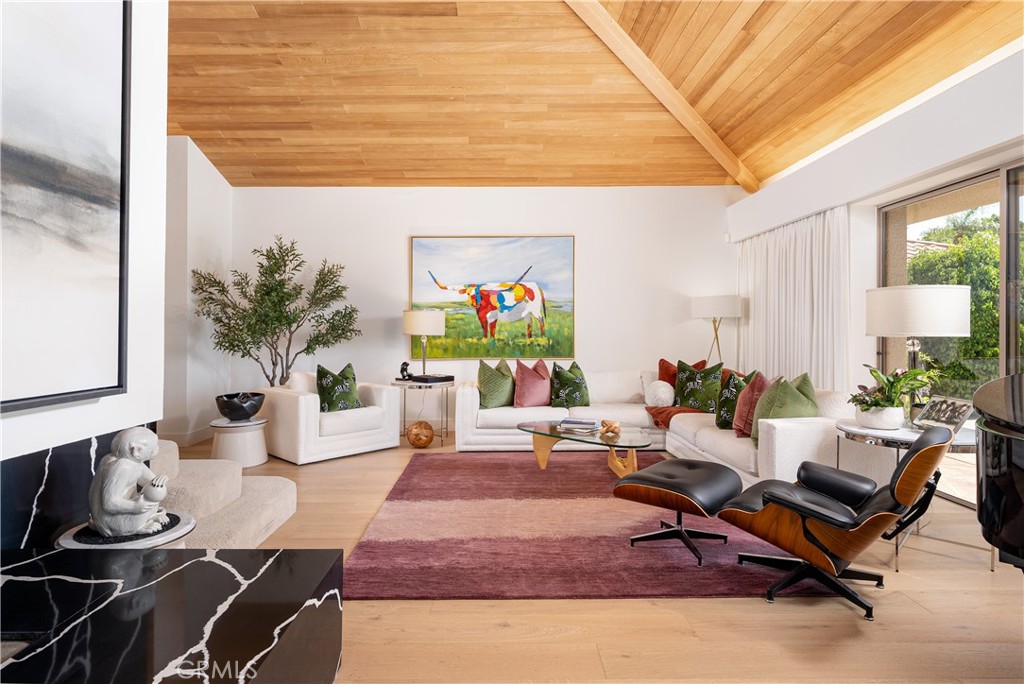 228 W Kavenish Drive W