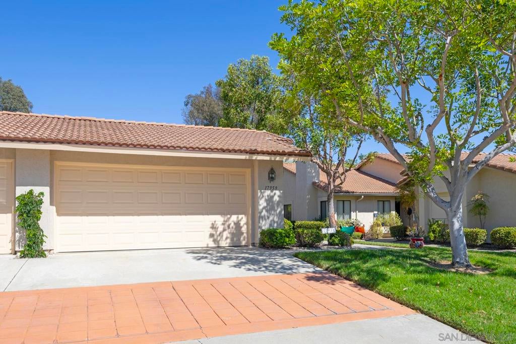 17959 Avenida Alozdra
