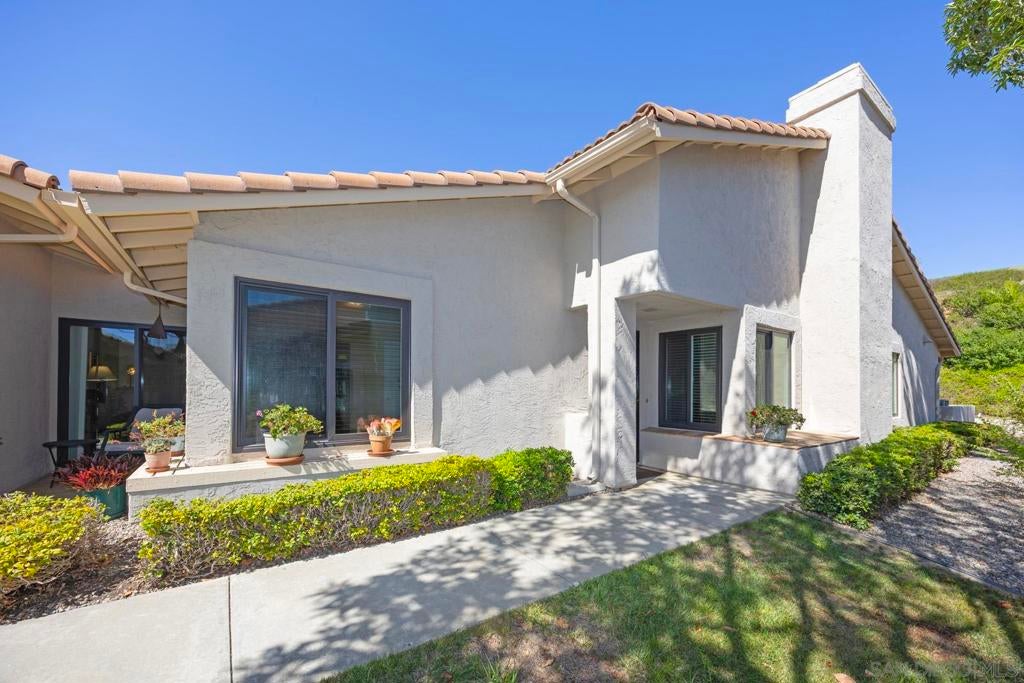 17959 Avenida Alozdra