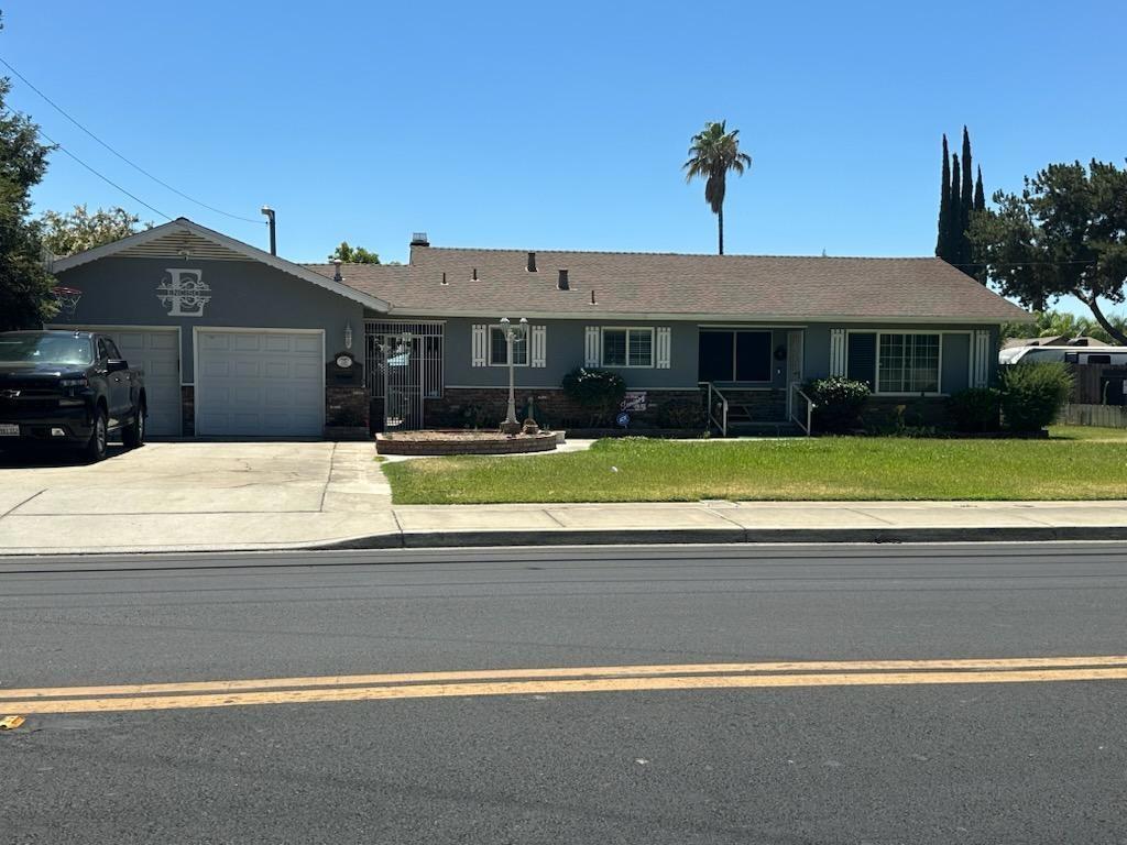 Great opportunity for first-time homebuyers! 100 Pedras Rd offers comfort, potential, and value in a desirable neighborhood. This charming home features a functional layout, spacious lot, and is ready for your personal touch. Conveniently located near schools, parks, and shopping do not miss your chance to make this your very own! owner occupied, nonprofit buyers, and government institutions only for the first 30 days. Investor offers will be reviewed starting day 31