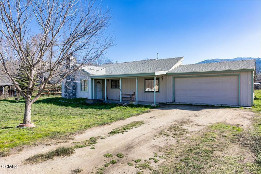 Photo of 30040 Jamaica Dunes Drive, Tehachapi, CA 93561 (MLS # V1-35354)