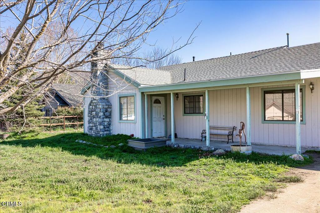 Photo of 30040 Jamaica Dunes Drive, Tehachapi, CA 93561 (MLS # V1-35354)