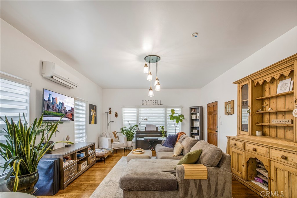 2325 Bonita Avenue