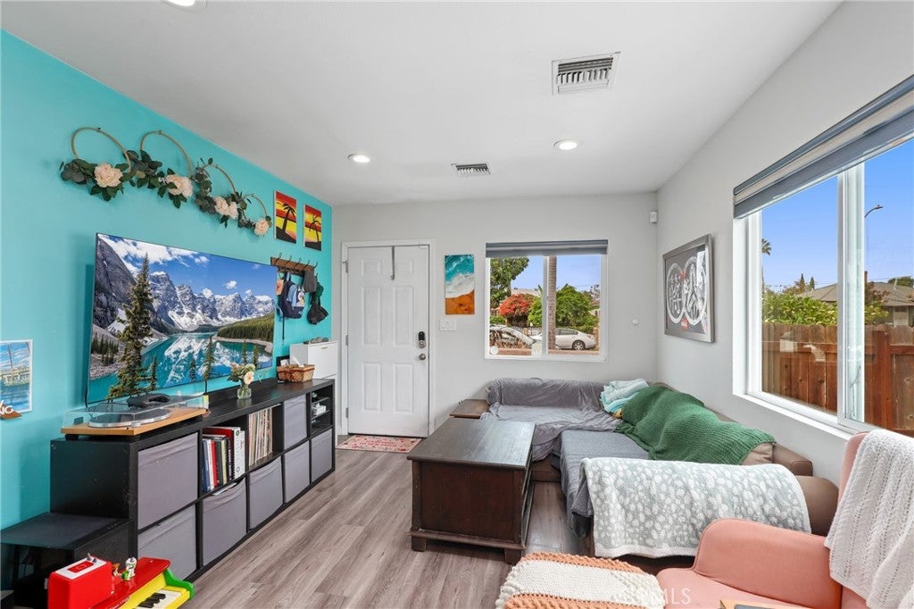 1127 S Shelton ST, Santa Ana CA 92707