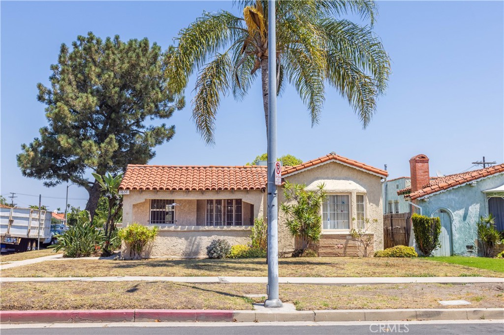 Welcome to 1657 W 79th Street — a standout property nestled in the heart of Los Angeles. This delightful single-family residence sits proudly on a sunlit corner lot, offering fantastic curb appeal and added privacy. From the moment you arrive, you'll be drawn in by its timeless charm, beautiful bay windows, and inviting front porch — a true slice of classic California living.
Inside, the home boasts a bright and open floor plan with exceptionally spacious rooms that provide comfort, flexibility, and function. Whether you’re looking to host family gatherings or create a serene everyday retreat, this layout gives you room to live, work, and unwind with ease. The large living room features abundant natural light streaming through bay windows, creating a warm and welcoming space to relax or entertain. Original details and character blend seamlessly with the home's thoughtful layout, allowing for both classic charm and modern comfort.
The generous kitchen area offers ample space for culinary creativity and can easily be customized to fit your taste. Each bedroom is well-proportioned with roomy closets and great light, offering comfort for every member of the household. With endless potential throughout, this home is move-in ready and also ideal for buyers looking to personalize or update over time.
One of the standout features is the detached garage, offering not only covered parking but also tremendous ADU potential (Accessory Dwelling Unit) for rental income, a home office, gym, or guest suite. The lot layout provides convenient access and space for expansion or creative outdoor use.
Located just minutes from local dining, shopping, parks, Sofi Stadium, Kia Forum and major commuter routes, this property combines everyday convenience with a cozy neighborhood feel. Whether you're a first-time buyer, a savvy investor, or someone looking to grow into a long-term home, 1657 W 79th St is a rare opportunity in a thriving Los Angeles community.
Don’t miss your chance to own this exceptional home with character, space, and potential — all in one of LA’s most vibrant and accessible locations!