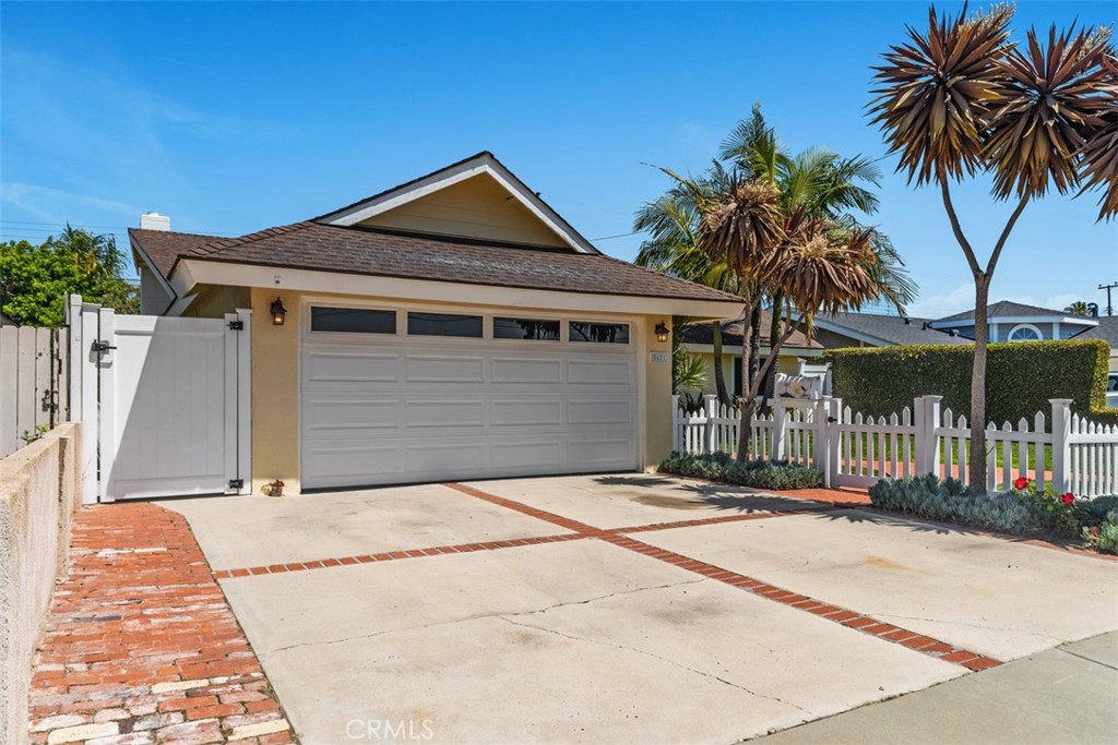 5621 Clark