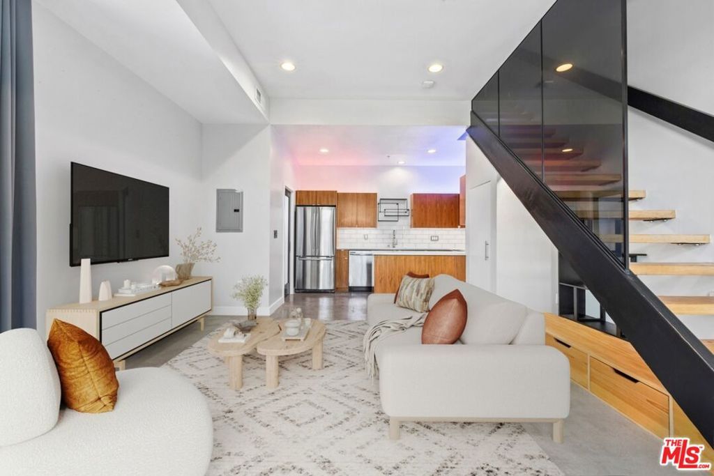 Photo of 140 S Gramercy Place #1, Los Angeles, CA 90004 (MLS # 26632025)