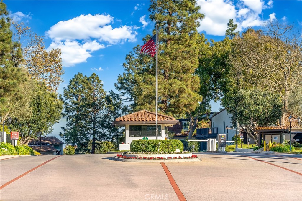Welcome to one of the most prestigious 24/7 guard-gated communities in Rolling Hills Estates, offering resort-style amenities including five pools and spas, tennis courts, a playground, and a clubhouse with a kitchen.
This beautiful 3-bedroom, 2.5-bath townhome features gorgeous hardwood flooring throughout, excluding the kitchen and bathrooms. The entry level includes the kitchen, dining area, half bath, and a spacious living room with a fireplace and access to a private yard—perfect for entertaining.
Upstairs, the primary suite boasts a private bathroom with a tub and two walk-in closets. Two additional bedrooms offer abundant natural light and peaceful views of the expansive greenbelt.
An EV charger is available for your convenience.
Ideally located near Peninsula Center and Golden Cove, you’ll enjoy easy access to top-tier shopping and entertainment. It’s also within walking distance to award-winning middle and high schools.