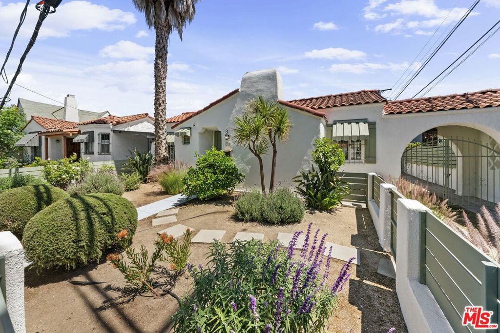 Photo of 2030 S Redondo Boulevard, Los Angeles, CA 90016 (MLS # 26717771)