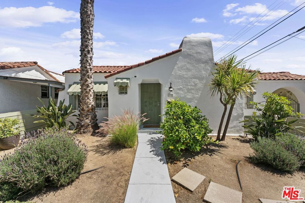 Photo of 2030 S Redondo Boulevard, Los Angeles, CA 90016 (MLS # 26717771)