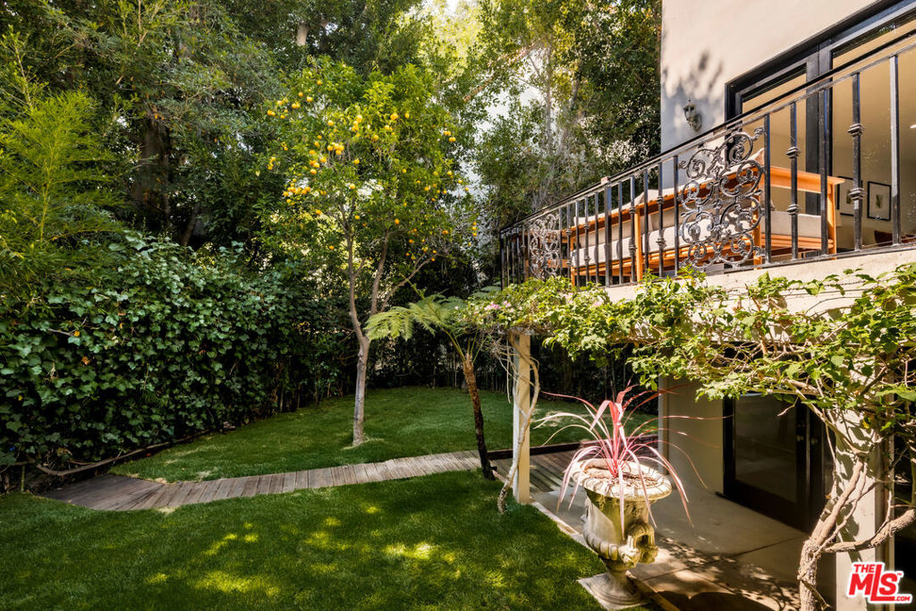 1143 Sierra Alta Way