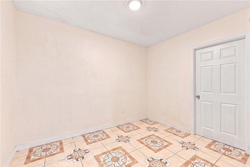 5017 S San Pedro