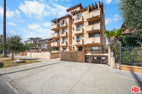 Photo of 147 N Berendo Street #203, Los Angeles, CA 90004 (MLS # 26839469)