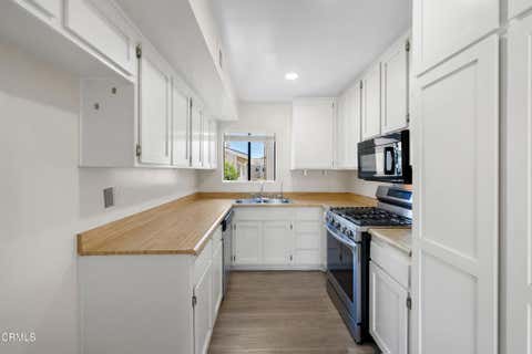 Tiny photo for 1254 Seacliff Court #2, Ventura, CA 93003 (MLS # V1-37874)