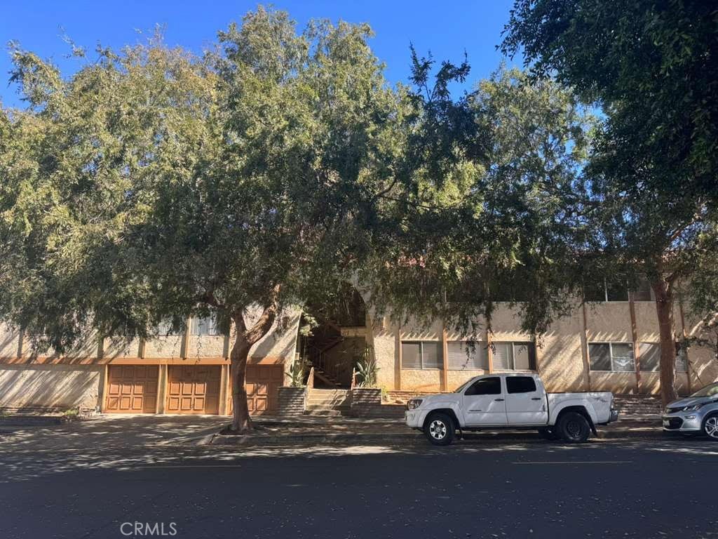 4br, 3ba, with one bedroom and bath private, recently remodeled with new windows, kitchen cabinets and counters, flooring and baths, about half a mile from the new developing promenade and dining projects, 2 car garage, on the 3 level, tenants pays electricity only, no gas to the building