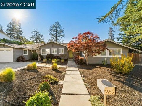 Photo of 262 Via Cima Ct Ct, Danville, CA 94526 (MLS # 41129453)