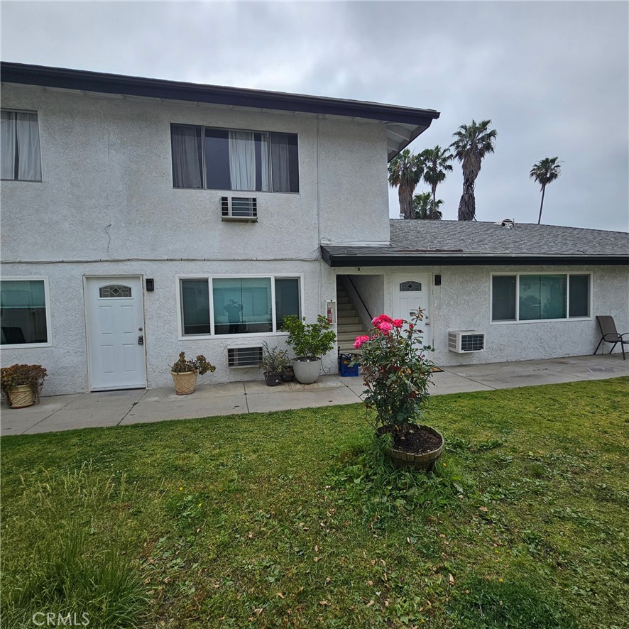 Discover this beautifully updated 2 bedroom, 1.5 bath unit located in a great area of Upland. Featuring a brand new kitchen with appliances including refrigerator, fresh new flooring throughout and washer and dryer hookups. Shared garage parking available. All this at a fantastic price — don’t miss out!
Schedule a tour today before it’s gone!