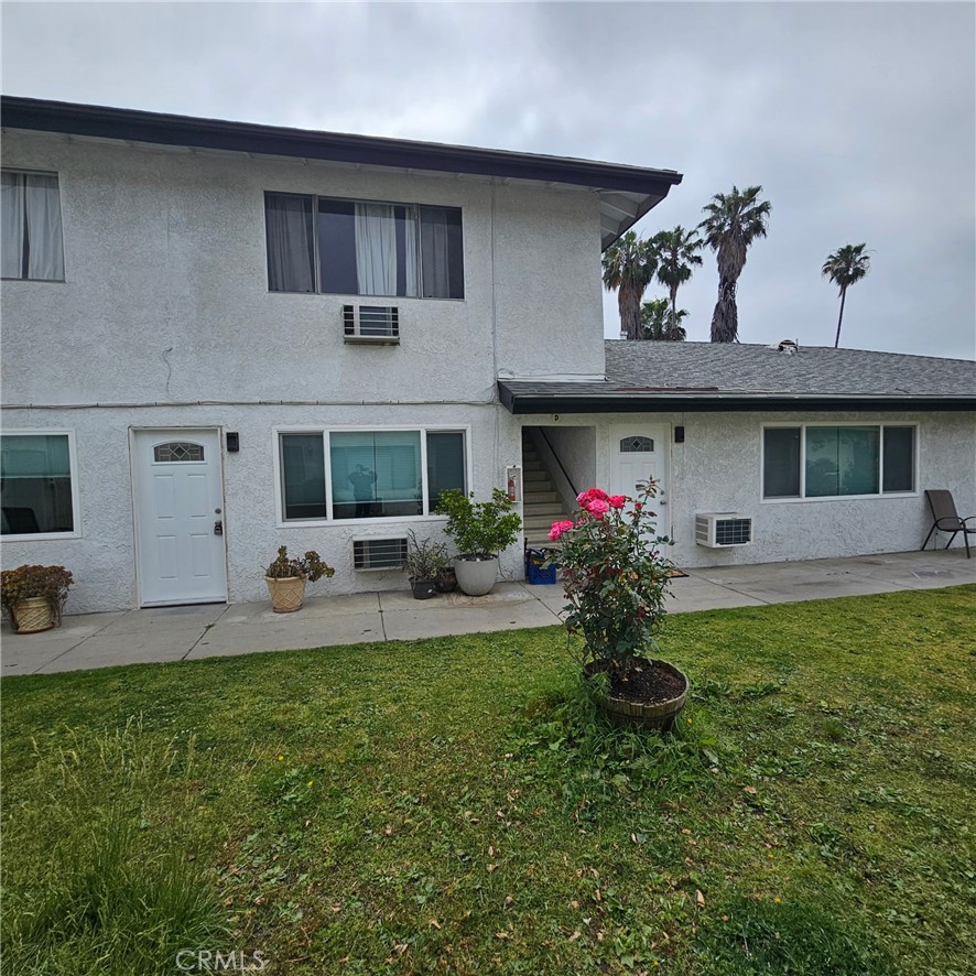 Discover this beautifully updated 2 bedroom, 1.5 bath unit located in a great area of Upland. Close to restaurant's & shopping. Featuring a brand new kitchen with appliances including refrigerator, microwave, new range & fresh new flooring throughout the entire unit. Also includes new washer and dryer in the unit. Shared garage parking available and private patio as well. All this at a fantastic price — don’t miss out!
Schedule a tour today before it’s gone!