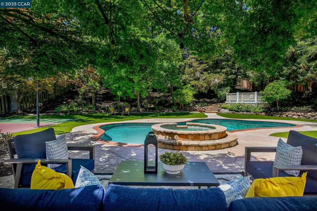 HIDDEN OAK - Residential