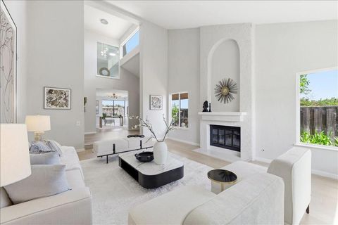 Photo of 12 Riviera Circle, Redwood City, CA 94065 (MLS # ML82043289)