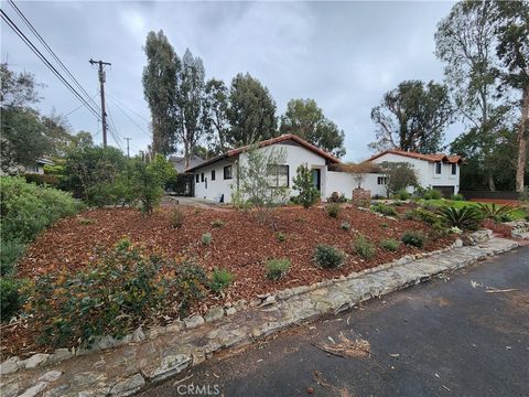 Photo of 108 Via Pascual, Palos Verdes Estates, CA 90274 (MLS # SB26103412)