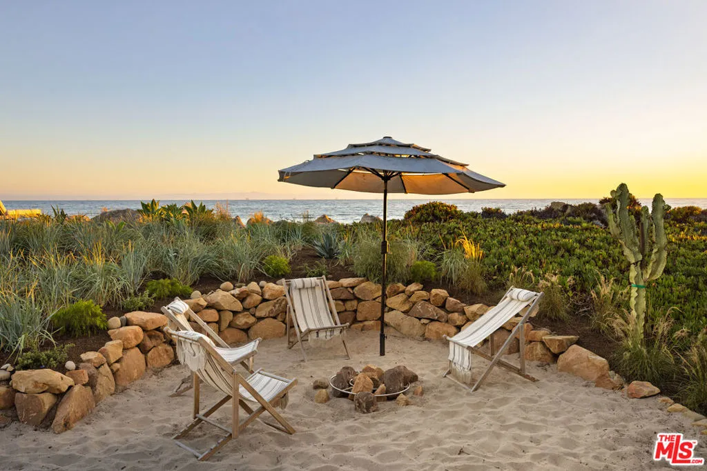 Carpinteria, California 93013, United States, 5 Bedrooms Bedrooms, ,4 BathroomsBathrooms,Residential,Active,234996