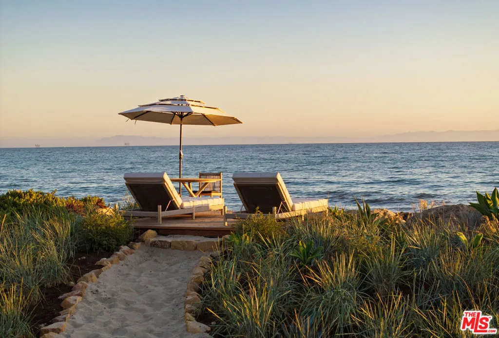 Carpinteria, California 93013, United States, 5 Bedrooms Bedrooms, ,4 BathroomsBathrooms,Residential,Active,234996