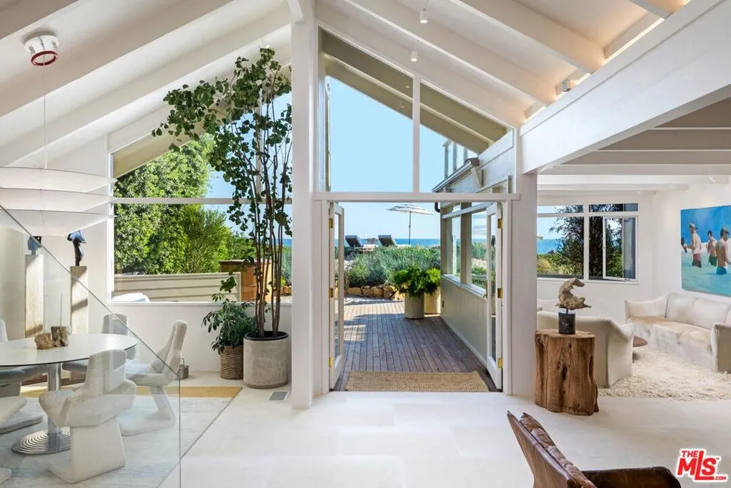 Carpinteria, California 93013, United States, 5 Bedrooms Bedrooms, ,4 BathroomsBathrooms,Residential,Active,234996