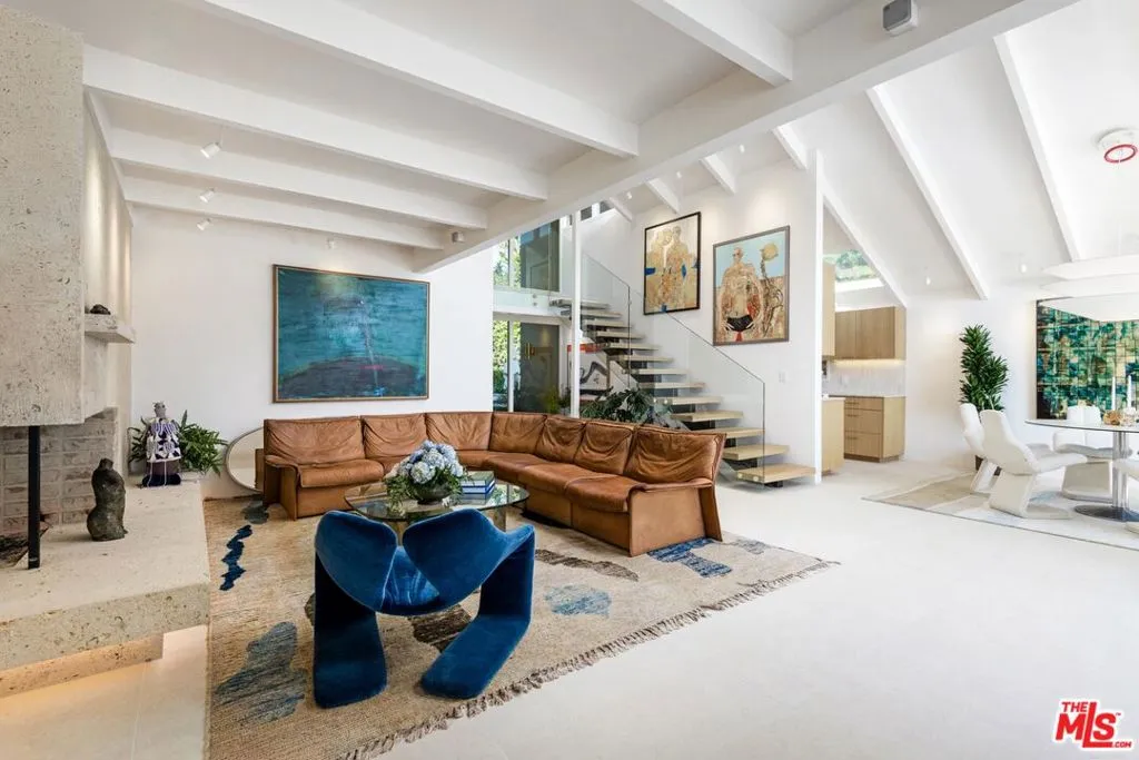 Carpinteria, California 93013, United States, 5 Bedrooms Bedrooms, ,4 BathroomsBathrooms,Residential,Active,234996