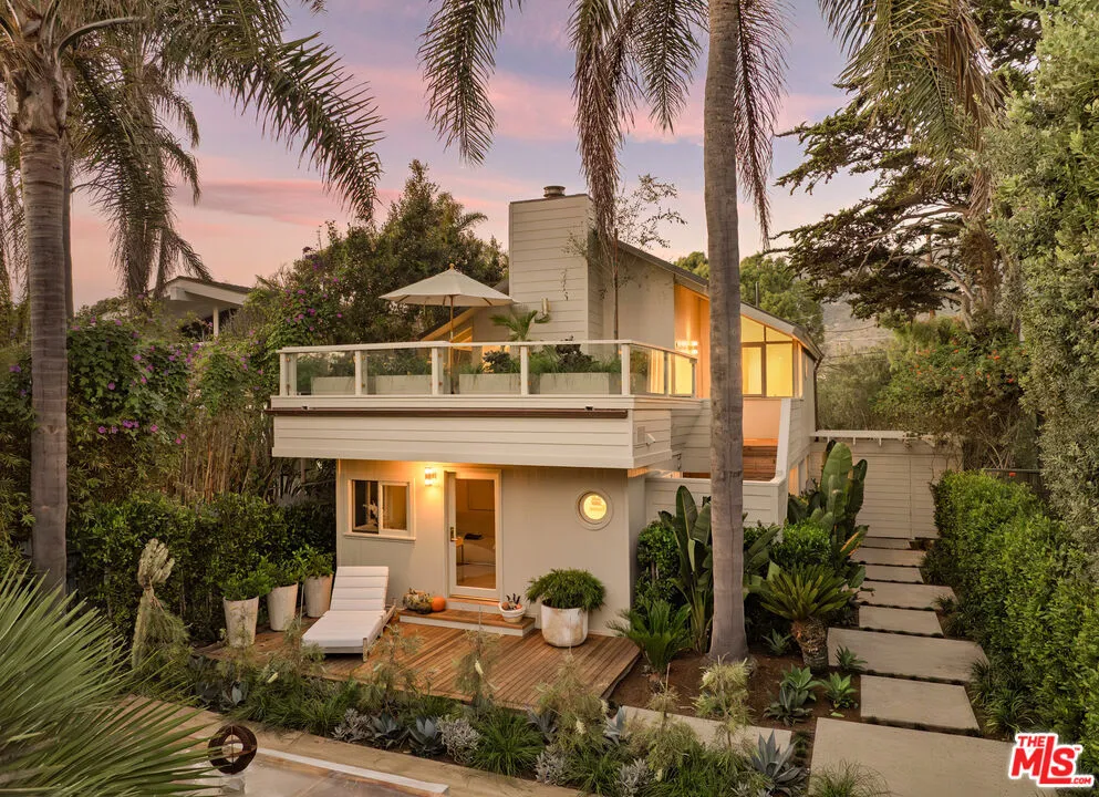 Carpinteria, California 93013, United States, 5 Bedrooms Bedrooms, ,4 BathroomsBathrooms,Residential,Active,234996