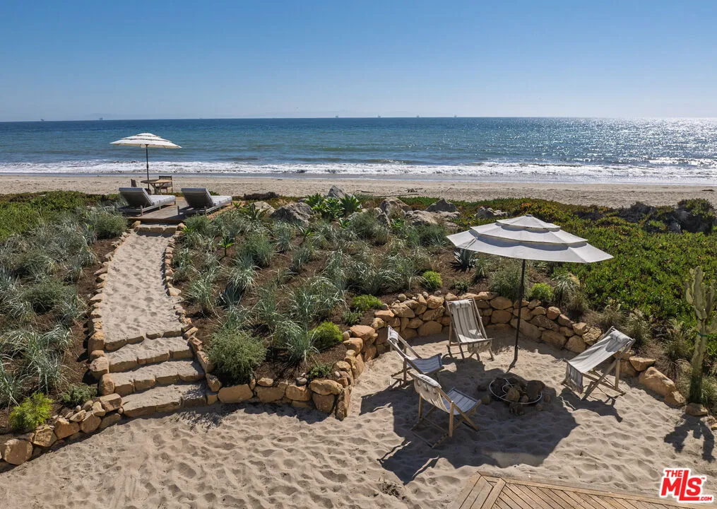 Carpinteria, California 93013, United States, 5 Bedrooms Bedrooms, ,4 BathroomsBathrooms,Residential,Active,234996