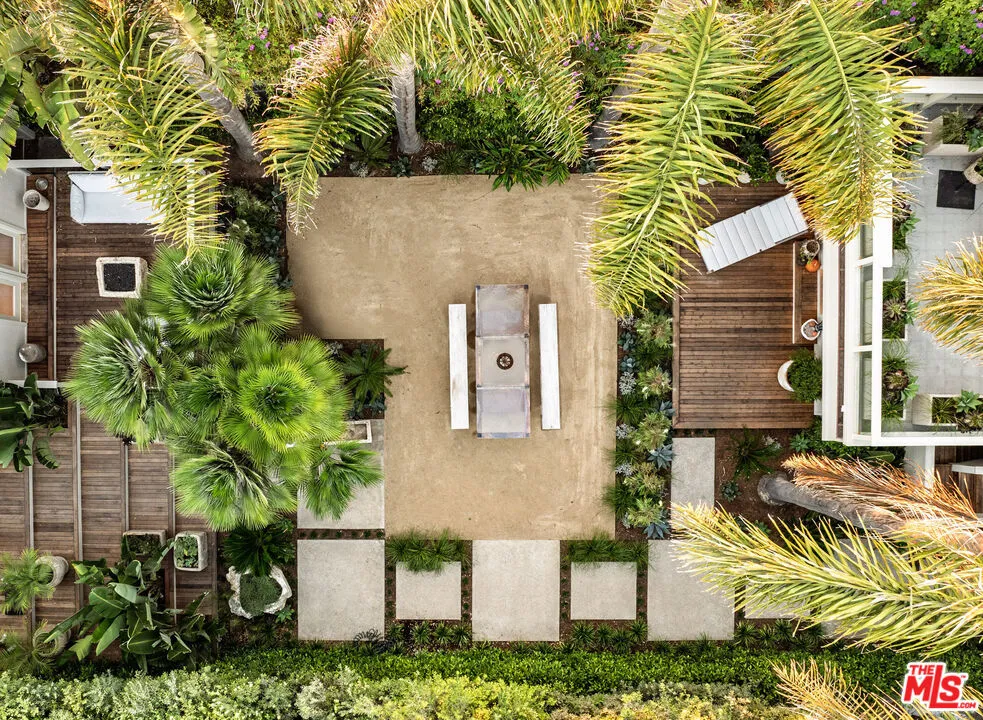 Carpinteria, California 93013, United States, 5 Bedrooms Bedrooms, ,4 BathroomsBathrooms,Residential,Active,234996