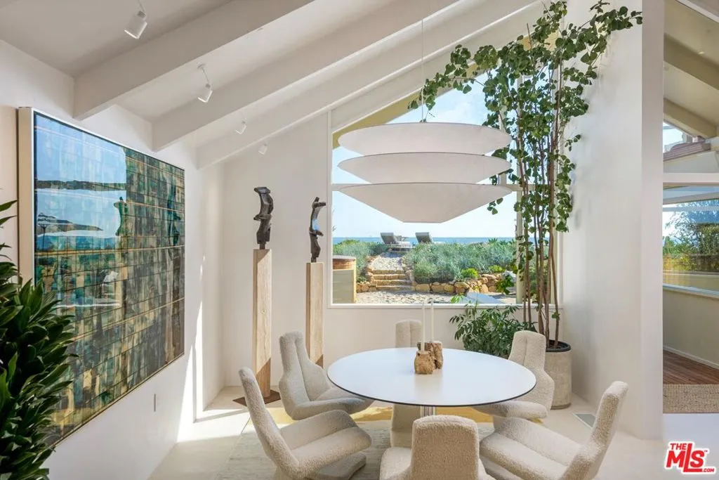 Carpinteria, California 93013, United States, 5 Bedrooms Bedrooms, ,4 BathroomsBathrooms,Residential,Active,234996